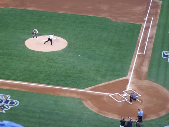 DSCF7750 Nolan Ryan throwing the ceremonial first pitch to Pudge