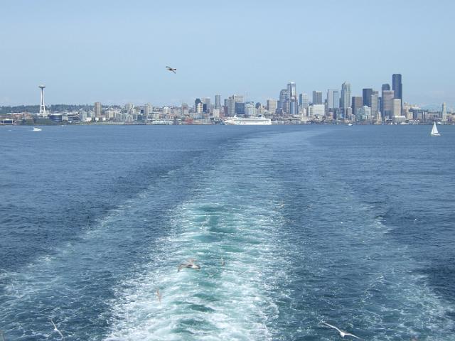 DSCF0982 Wider shot of downtown and ship wake