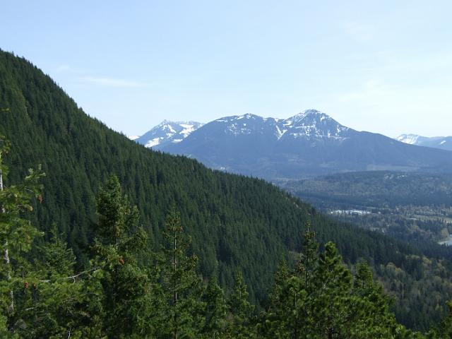 DSCF0838 Mount Si with more mountains in the southern Cascade range