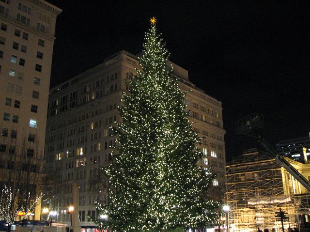 IMG_9624 Christmas tree with LED lights in Pioneer Courthouse Square, Portland