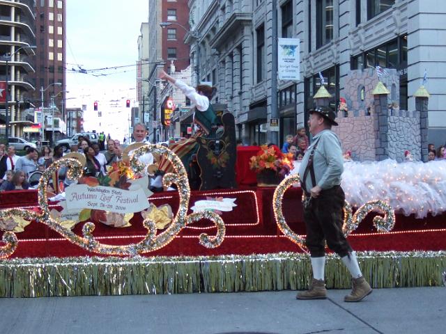 DSCF1839 Another cool looking float advertising the Autumn Leaf Festival.