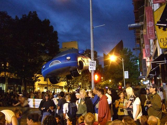 DSCF1900 A car balloon toward the end of the parade.